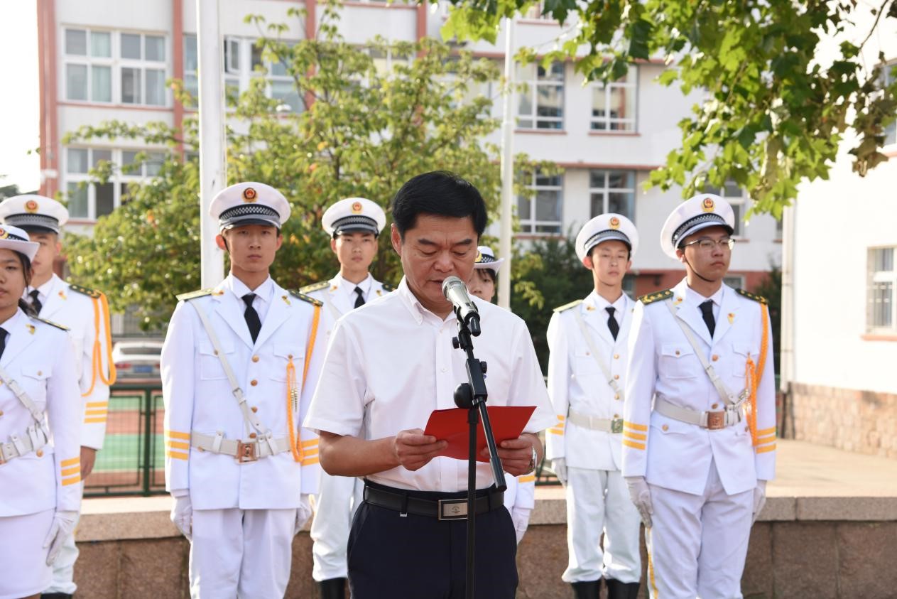 青岛房产学校举行“立德树人、为人师表、清廉从教”师德倡议暨教师节宣誓活动